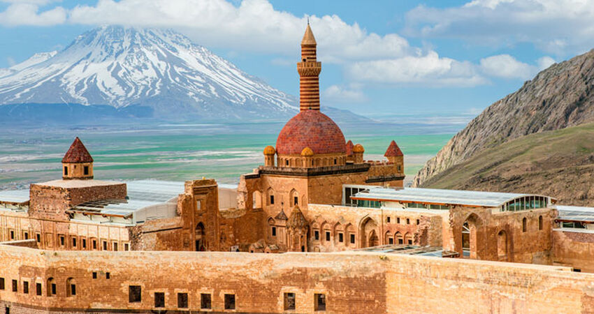 Uçaklı GAP & Van Turu (Muradiye Şelalesi ve İshakpaşa Sarayı Dahil)