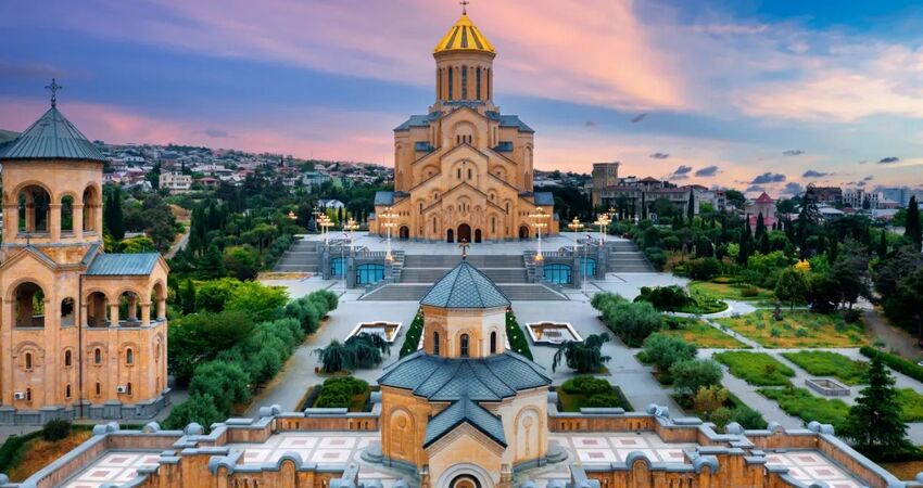 İzmir`den Vizesiz Uçakla Batum Tiflis Kars Turu